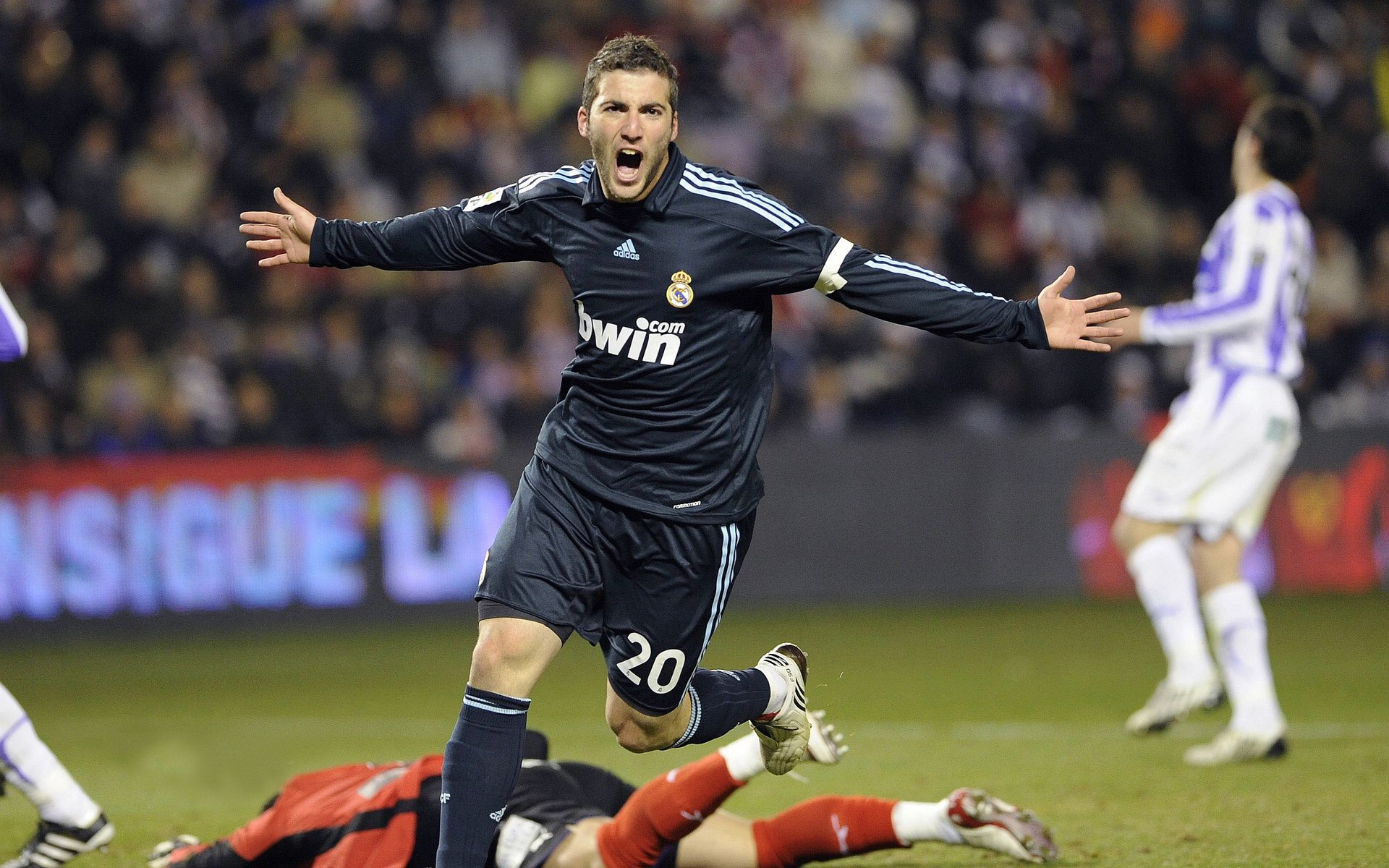 《电竞与高校合作：打造产学研一体化的新典范》，电竞学校和普通学校的区别